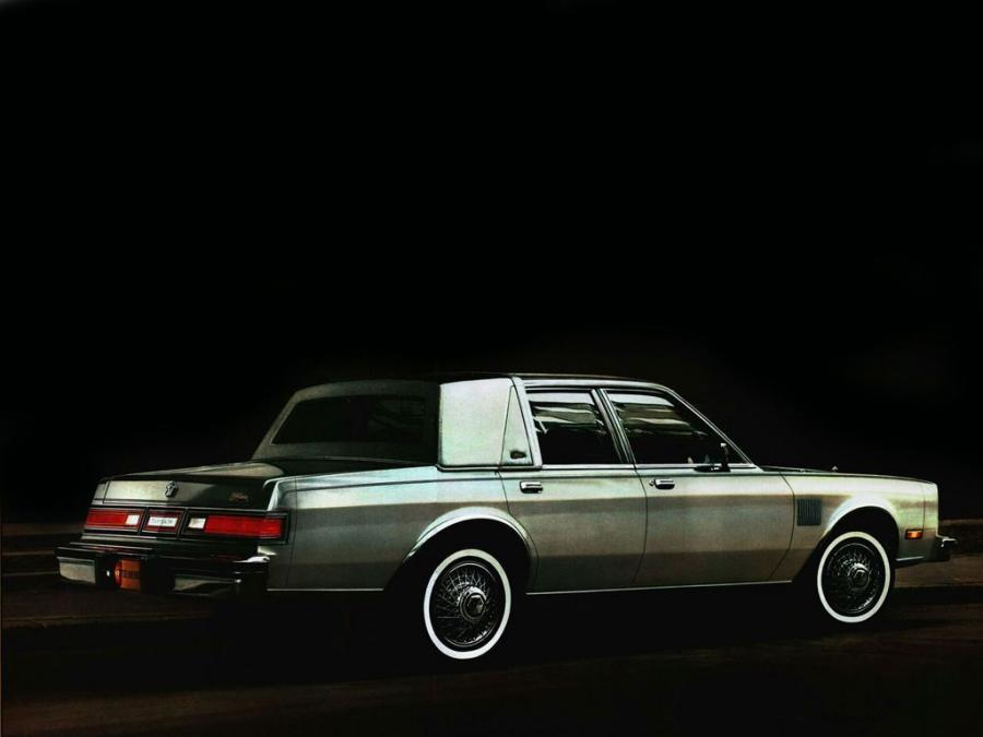  Chrysler Fifth Avenue 1984 года  (фото 5 из 9)